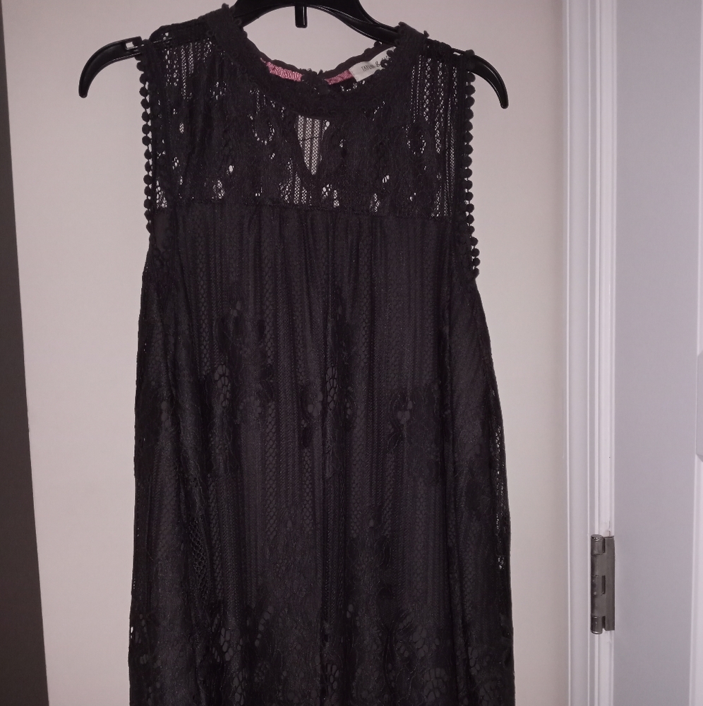 TAYLOR AND SAGE lace top tunic size medium